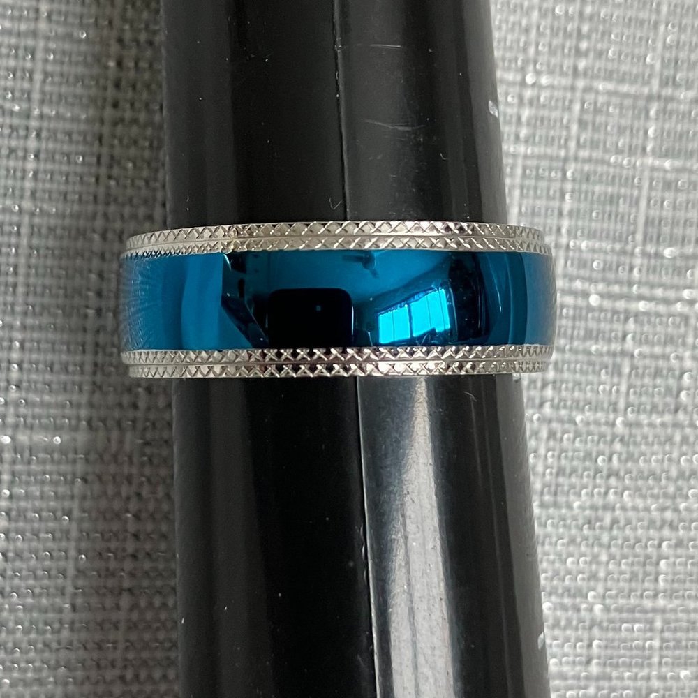 Silver with Sparkling Blue Insert Ring Size 12 - Picture 2 of 2